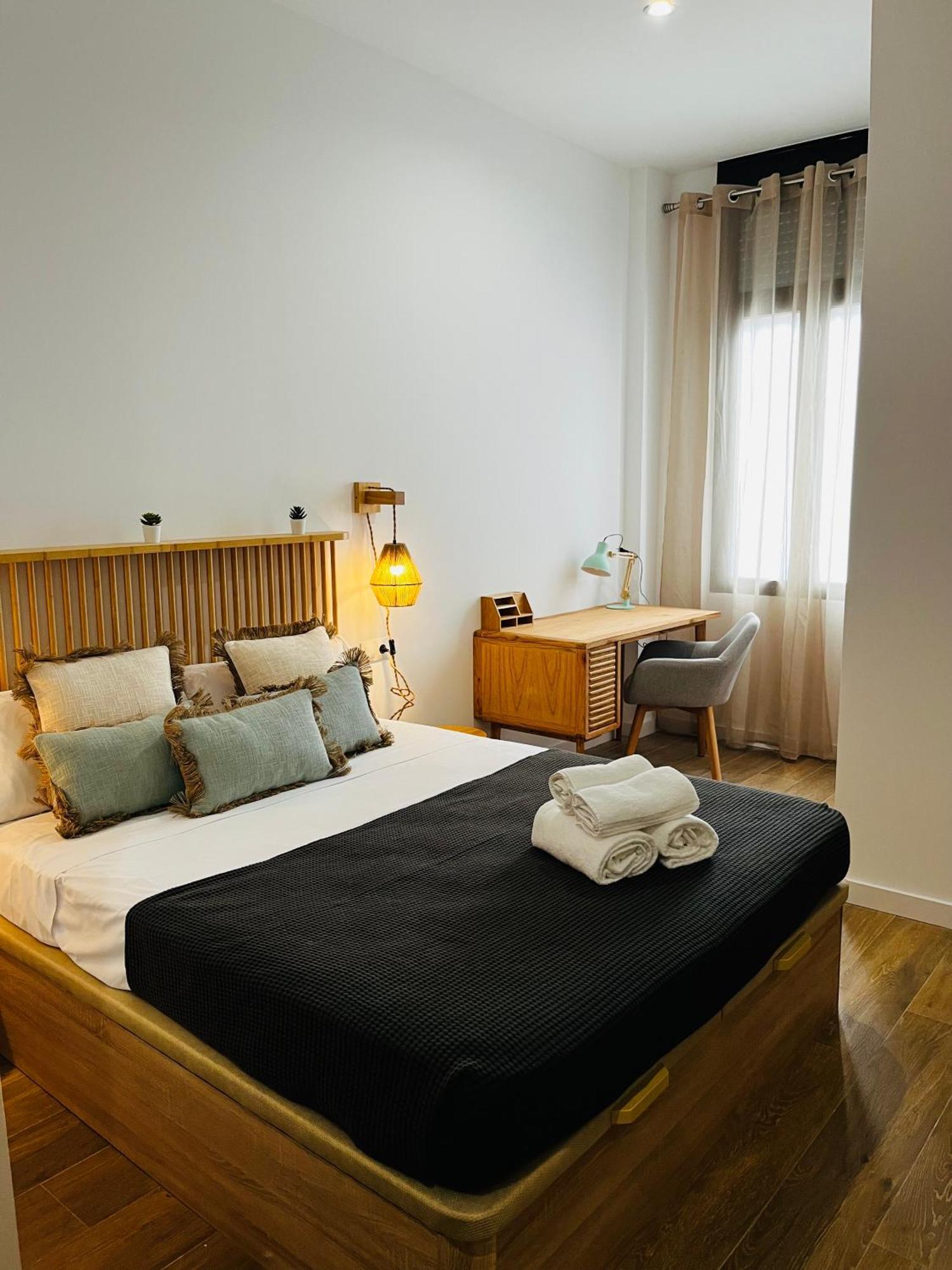 Travel Habitat Mediterranean Suites Valenza Esterno foto