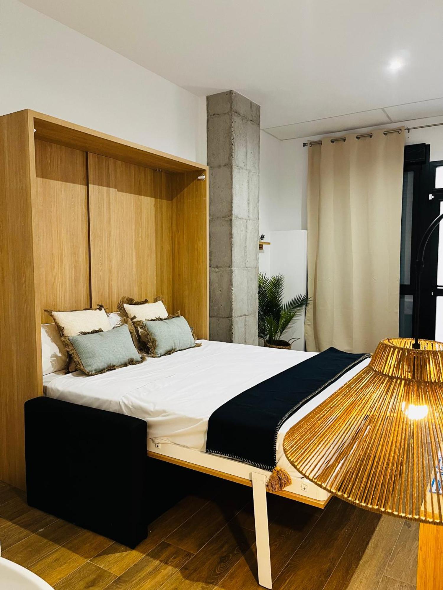 Travel Habitat Mediterranean Suites Valenza Esterno foto