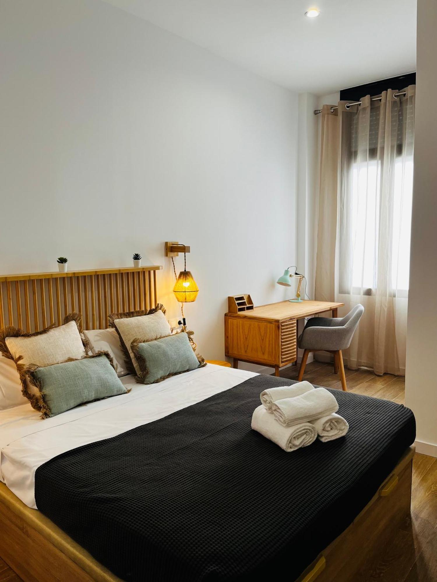 Travel Habitat Mediterranean Suites Valenza Esterno foto