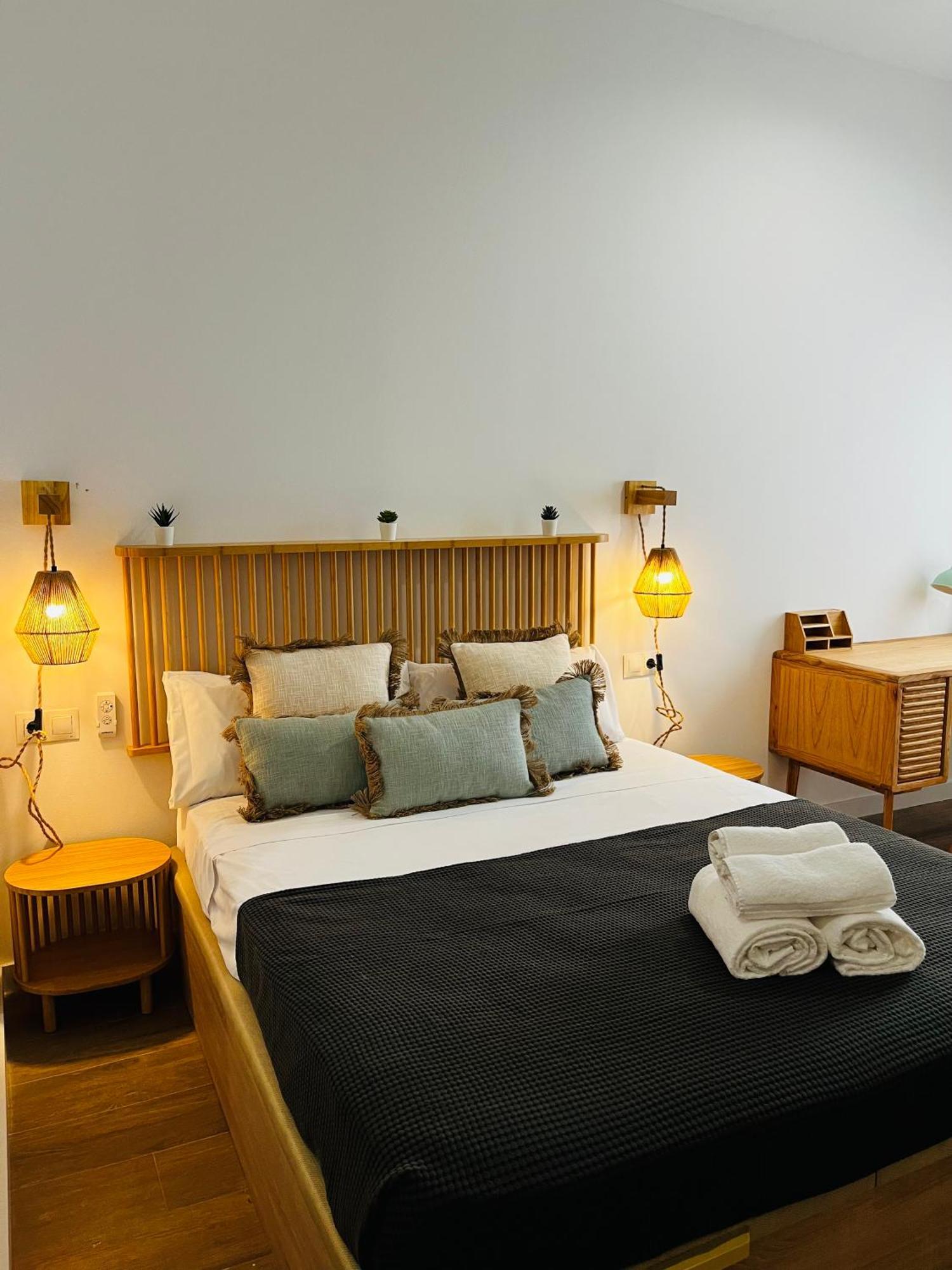 Travel Habitat Mediterranean Suites Valenza Esterno foto