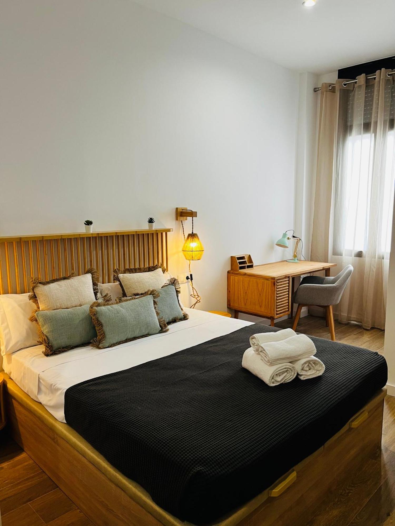 Travel Habitat Mediterranean Suites Valenza Esterno foto