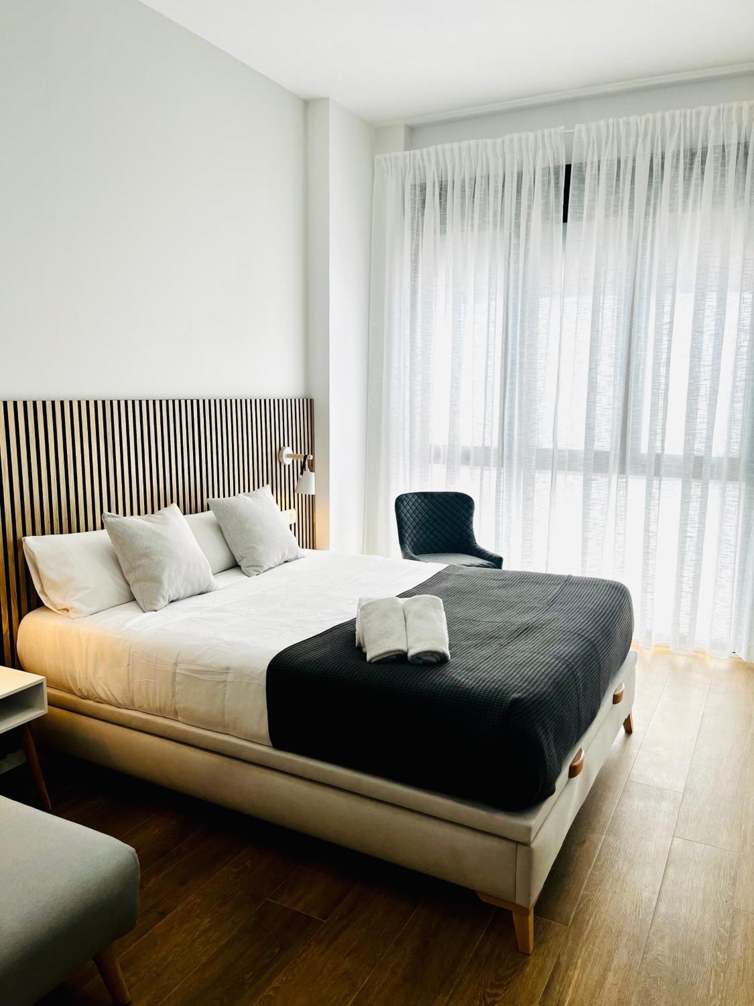 Travel Habitat Mediterranean Suites Valenza Esterno foto