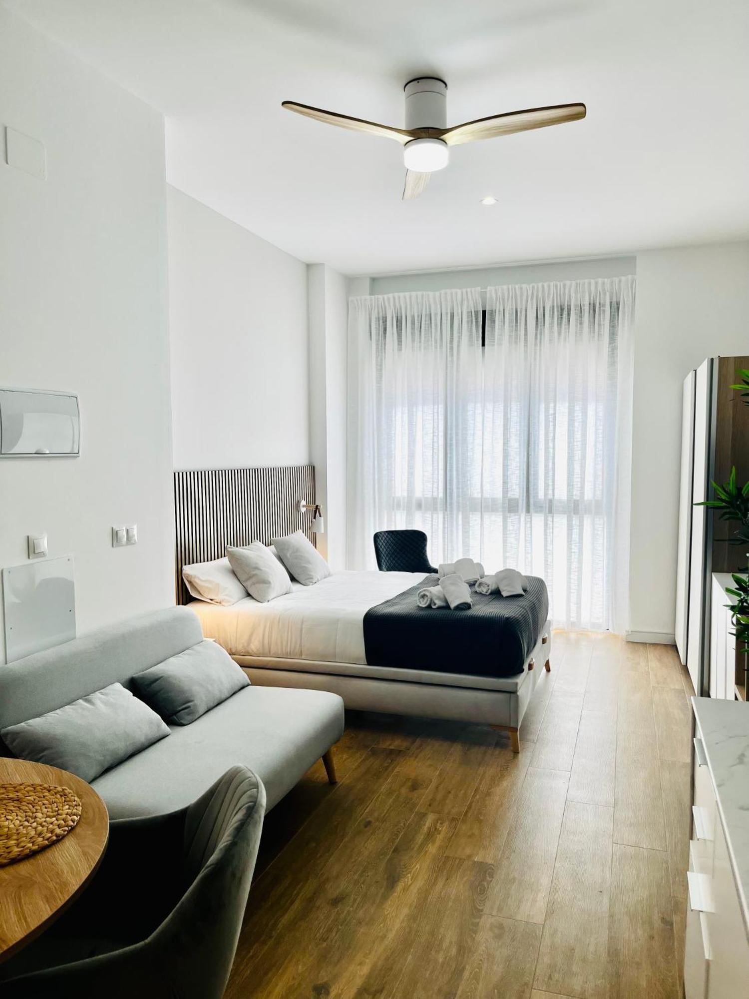 Travel Habitat Mediterranean Suites Valenza Esterno foto