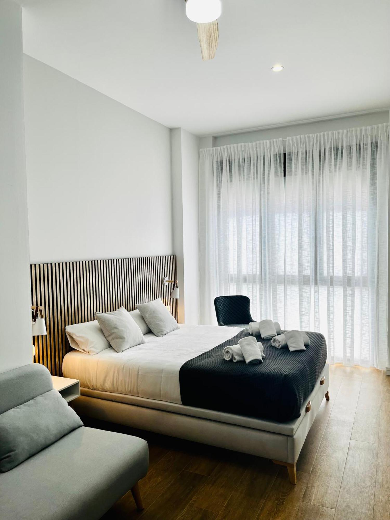 Travel Habitat Mediterranean Suites Valenza Camera foto