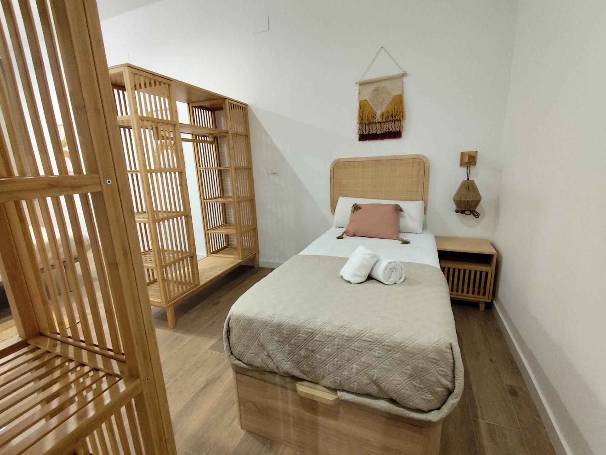 Travel Habitat Mediterranean Suites Valenza Camera foto